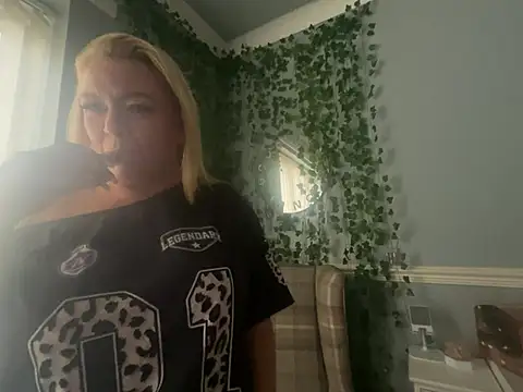 BonnyDesire online show from February 5, 1:25 pm