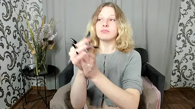  Velvet peach  online show from November 15, 11:44 am