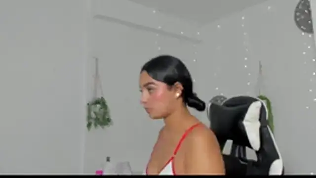 Dakota x18 online show from November 6, 8:15 pm