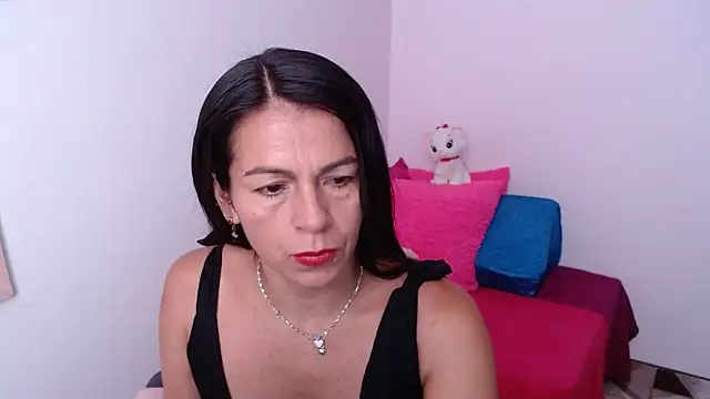 camilavargas  online show from April 11, 7:39 pm