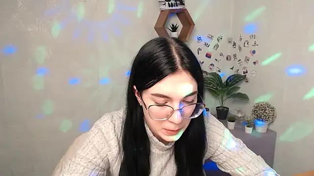 Snapshot of MiraBabe_ chatting on October 6, 8:42 am MiraBabe online show from October 6, 8:42 am