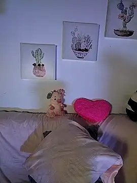 Suzanelee1 online show from October 6, 9:37 am