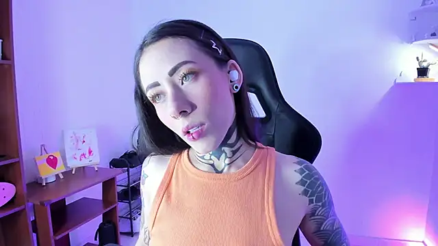 Snapshot of millyInk chatting on September 30, 8:35 pm millyInk online show from September 30, 8:35 pm