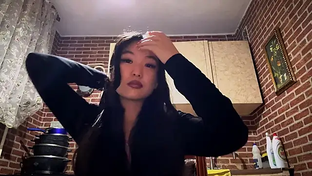 EmmaLeexth online show from December 14, 1:50 pm