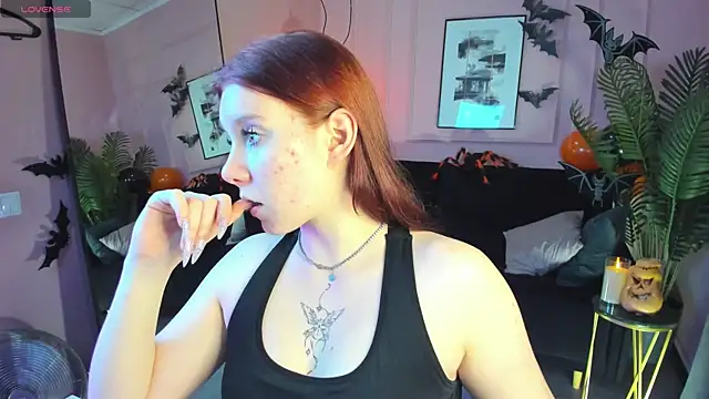 Layla Glam online show from November 3, 5:33 am