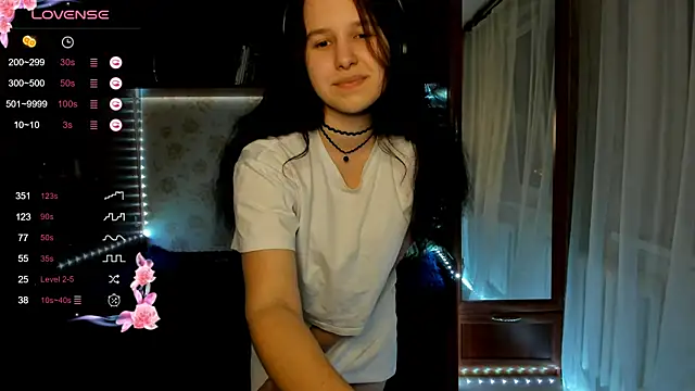 MandaDestiche online show from October 31, 5:50 pm