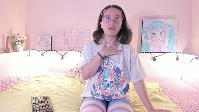 Kitty NaNa online show from November 19, 2:28 pm