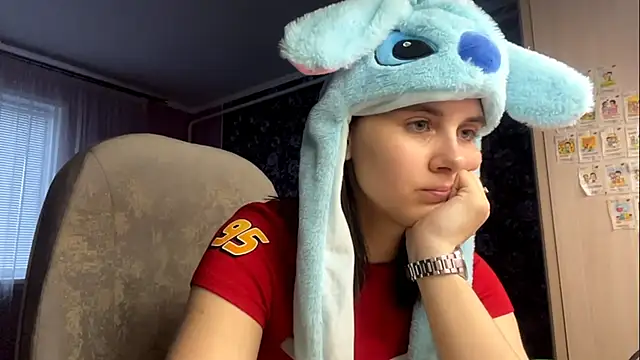 Snapshot of MollyPartey chatting on October 5, 8:52 am MollyPartey online show from October 5, 8:52 am