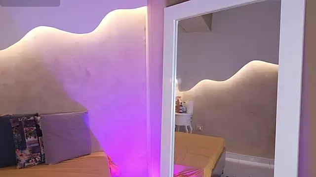 SaraGuzmann online show from January 14, 7:19 pm