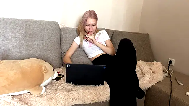 TwinedPeril online show from October 6, 7:36 am