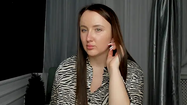 Snapshot of LilaWinks chatting on October 18, 12:19 pm LilaWinks online show from October 18, 12:19 pm
