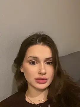 SoShyEmmyyy online show from September 29, 8:03 pm