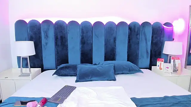 VanessaParis   online show from November 5, 9:20 pm