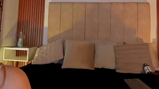 Snapshot of Lauraa_saenz11 chatting on October 6, 6:34 pm Lauraa saenz11 online show from October 6, 6:34 pm