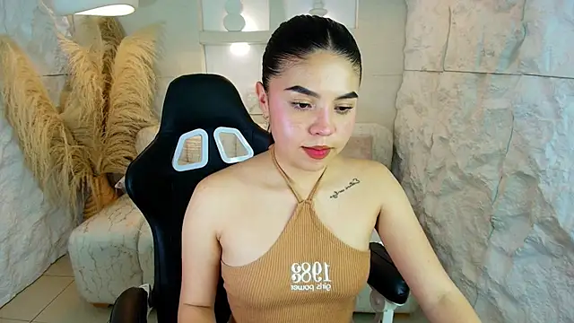 Snapshot of ambarina_r chatting on October 21, 3:10 am ambarina r online show from October 21, 3:10 am