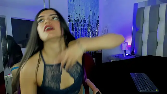 IsaDiiaz online show from October 3, 4:28 am