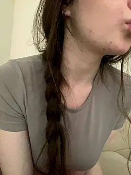 Snapshot of shrie_beverly69 chatting on October 8, 9:35 am shrie beverly69 online show from October 8, 9:35 am