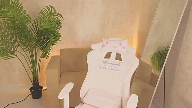 kianawhite online show from October 18, 4:48 am