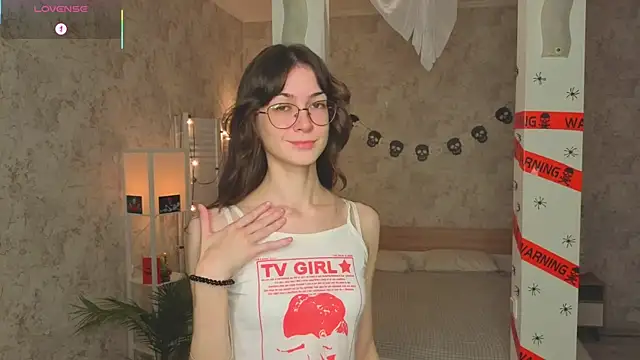 ReneeLippeatt online show from October 29, 7:27 pm