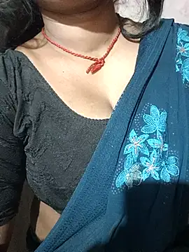 Suhanikapoor09 online show from October 22, 10:42 am