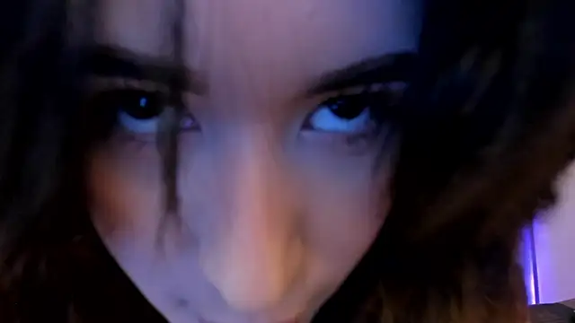 Snapshot of emiilyy_cute chatting on October 3, 12:21 pm emiilyy cute online show from October 3, 12:21 pm