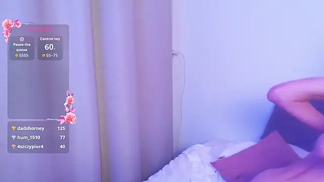 Snapshot of SophieDiamond_ chatting on September 28, 1:23 am SophieDiamond online show from September 28, 1:23 am