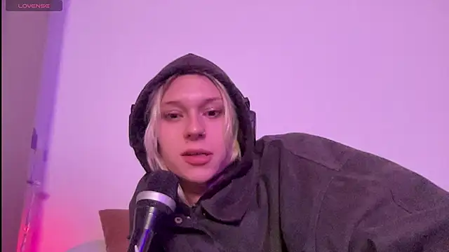 Snapshot of SophieDiamond_ chatting on September 29, 8:58 pm SophieDiamond online show from September 29, 8:58 pm