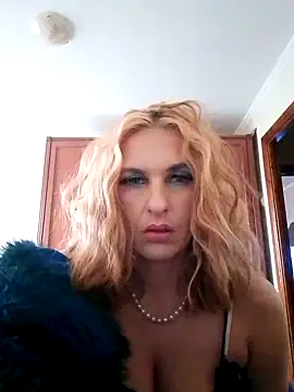 Snapshot of LaraDiva7799 chatting on October 1, 8:19 am LaraDiva7799 online show from October 1, 8:19 am