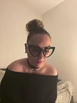 Reine du Vice84 online show from February 9, 9:39 pm