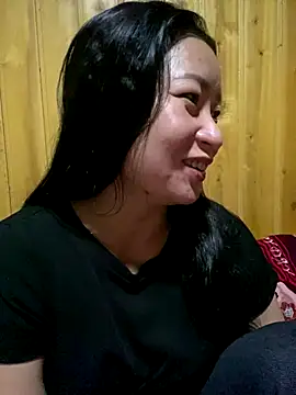 Snapshot of violet-00 chatting on October 15, 10:07 am violet-00 online show from October 15, 10:07 am