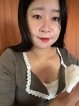Snapshot of violet-00 chatting on October 18, 1:30 am violet-00 online show from October 18, 1:30 am