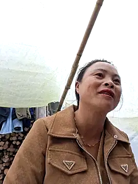 xuxulovezz online show from February 18, 2:10 am