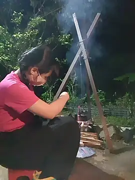 Helen-Tran online show from October 25, 12:57 pm