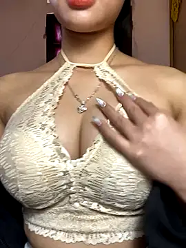 Linh247380 online show from December 18, 1:21 am