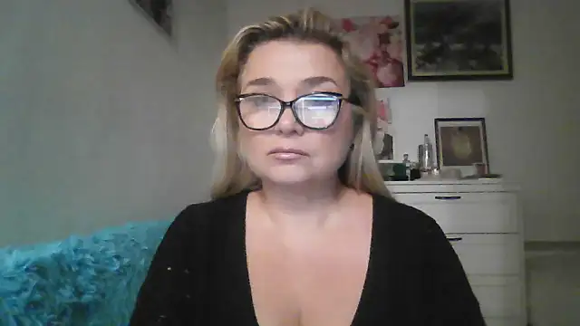 Myrienna online show from October 3, 10:26 pm