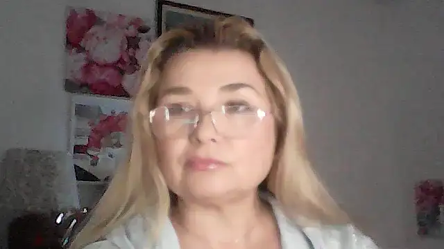 Myrienna online show from November 26, 11:06 pm