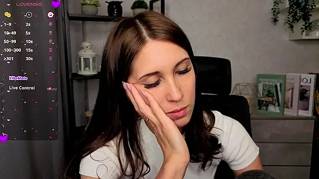 DreamVelour online show from December 13, 8:15 pm