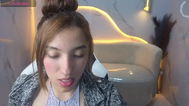 Snapshot of Skyler_Gracee_Tx chatting on October 16, 1:36 pm Skyler Gracee Tx online show from October 16, 1:36 pm