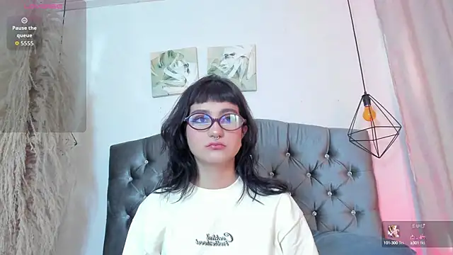 Snapshot of iam_alaskha chatting on October 22, 12:43 pm iam alaskha online show from October 22, 12:43 pm