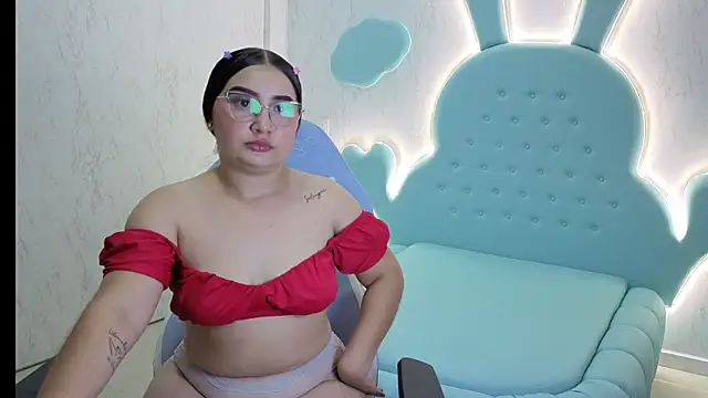 Mia Cuttee online show from October 2, 3:33 am