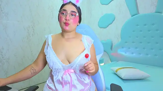 Mia Cuttee online show from November 24, 4:58 am