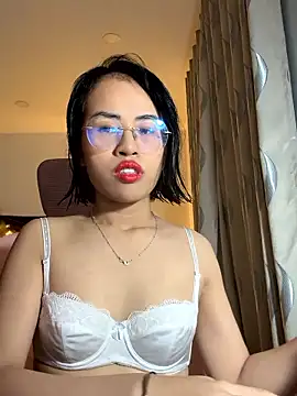 EllieYoon online show from December 20, 4:00 pm