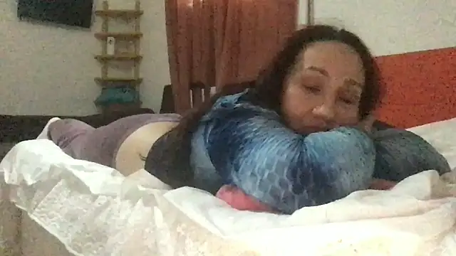 paula19800 online show from November 29, 1:48 pm