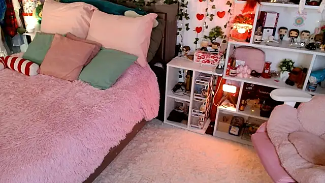 Ayla Hicks online show from April 14, 3:17 am