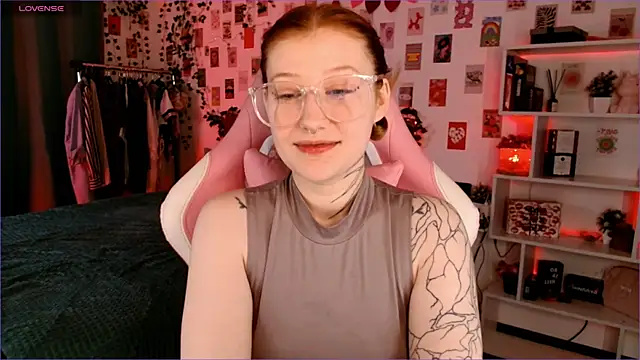 Snapshot of Ayla_Hicks chatting on October 12, 3:20 am Ayla Hicks online show from October 12, 3:20 am