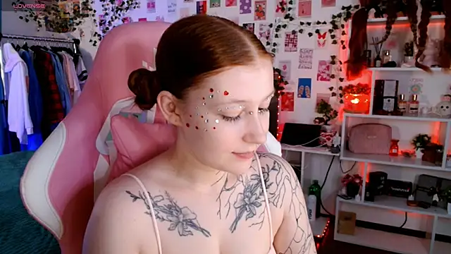 Ayla Hicks online show from November 20, 7:04 pm