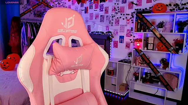 Ayla Hicks online show from October 24, 12:23 pm