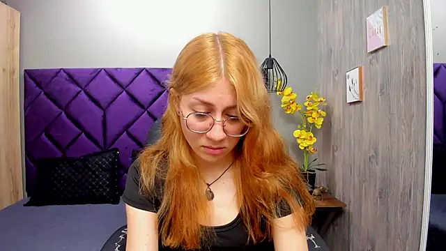 Snapshot of ChloeCampbell03 chatting on October 17, 12:52 pm ChloeCampbell03 online show from October 17, 12:52 pm