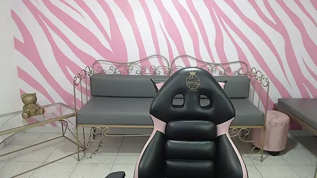 saabrina  online show from December 3, 1:24 pm