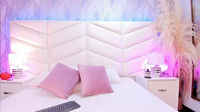 Snapshot of Charlotte_hall_ chatting on October 7, 3:22 am Charlotte hall online show from October 7, 3:22 am